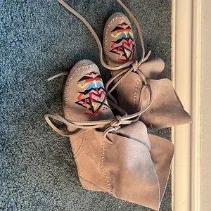 Toms | Shoes | Toms Zahara Tan Suede Lace Up Moccasin Boots  display picture 3
